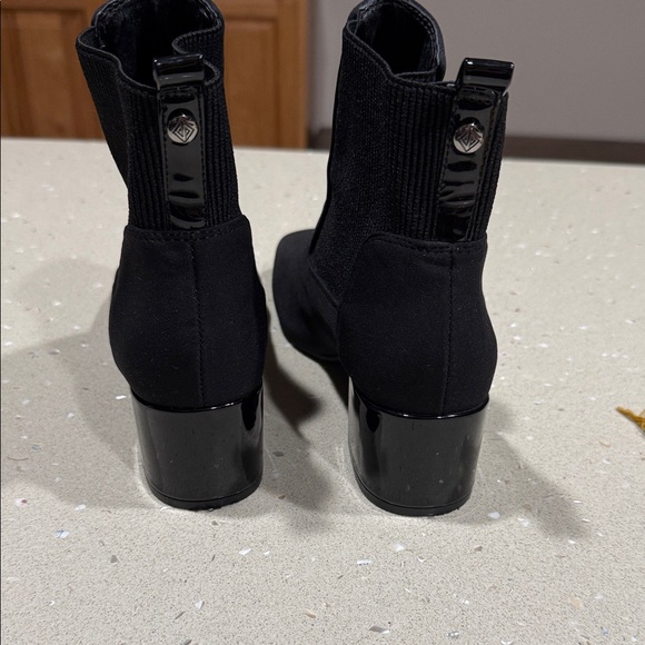 Donald J. Pliner Elegant Black Ankle Boots - Picture 11 of 11